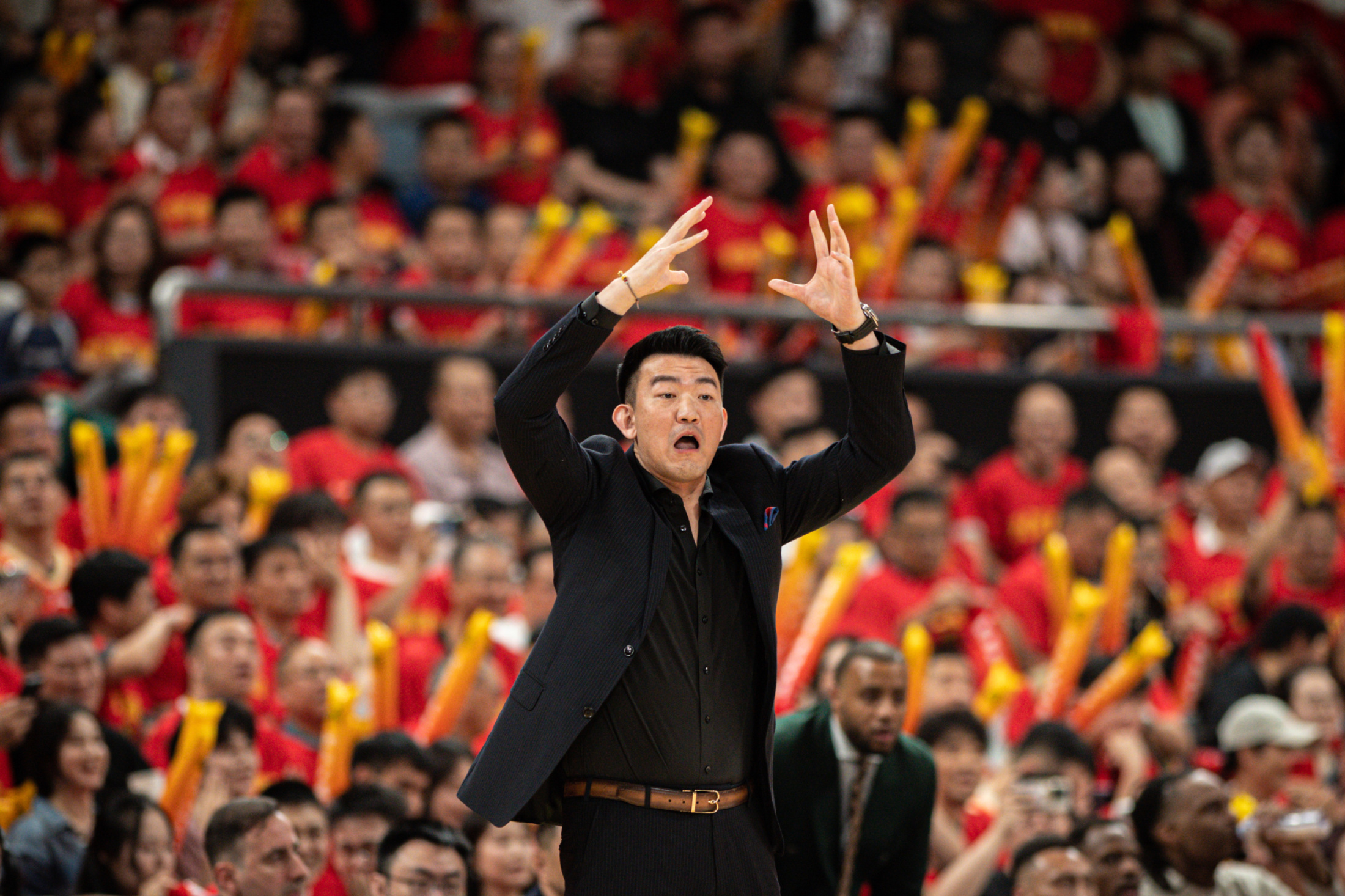 实时比分-国际比赛日CBA常规赛传出新动向，山东男篮遗憾出局，管理层表态——媒体盛赞，临场指挥获称赞的简单介绍